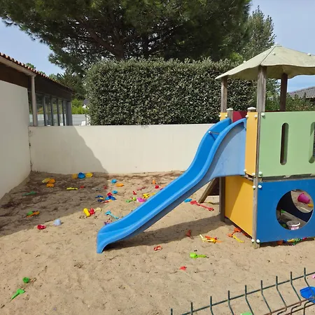 Mobil-home Confort, Sécurisé Et Calme à Saint-hilaire-de-riez, Piscine, à 200m Campeggio
